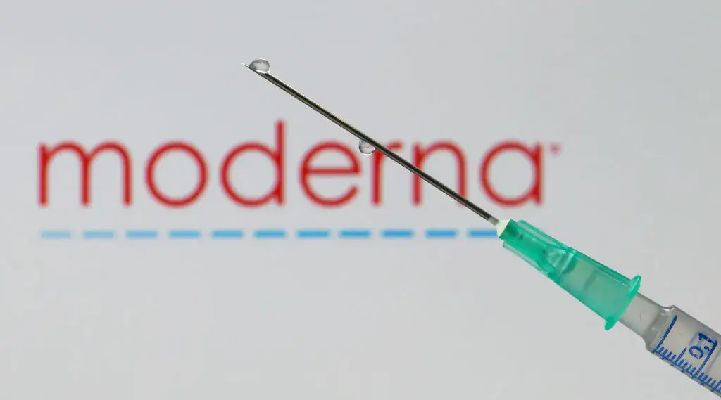 FDA-Berater einstimmig genehmigen Moderna‑mRNA‑Impfstoff nach Agentur‑Drama