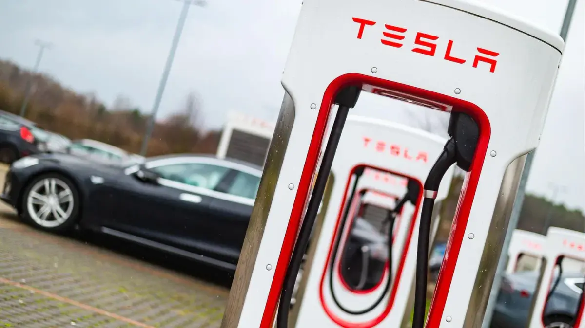 Volvo-Fahrer in Europa profitieren von 20.000 Tesla Superchargern