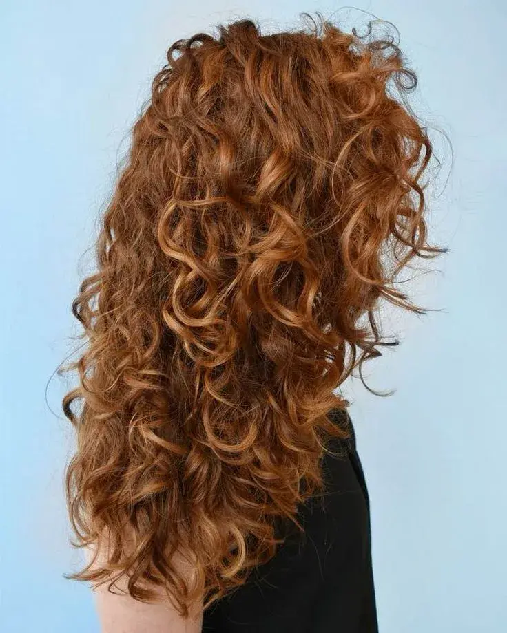 Die 12 besten Haarschnitte für lockiges Haar: Stil, Pflege und Persönlichkeit