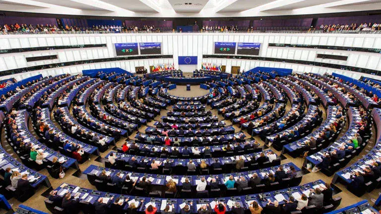 EU-Parlament setzt auf Qwant: Wechsel von Google als Standard‑Suchmaschine
