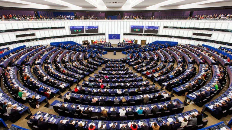 EU-Parlament setzt auf Qwant: Wechsel von Google als Standard‑Suchmaschine