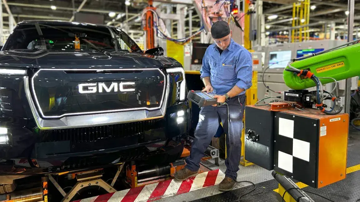 Roboter‑Einsatz bei GM: Fabrikautomation trotz 1.300 Entlassungen