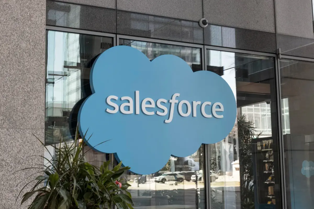 Salesforce stärkt KI-Serviceplattform: Fin für 3,6 Mrd. Dollar übernommen