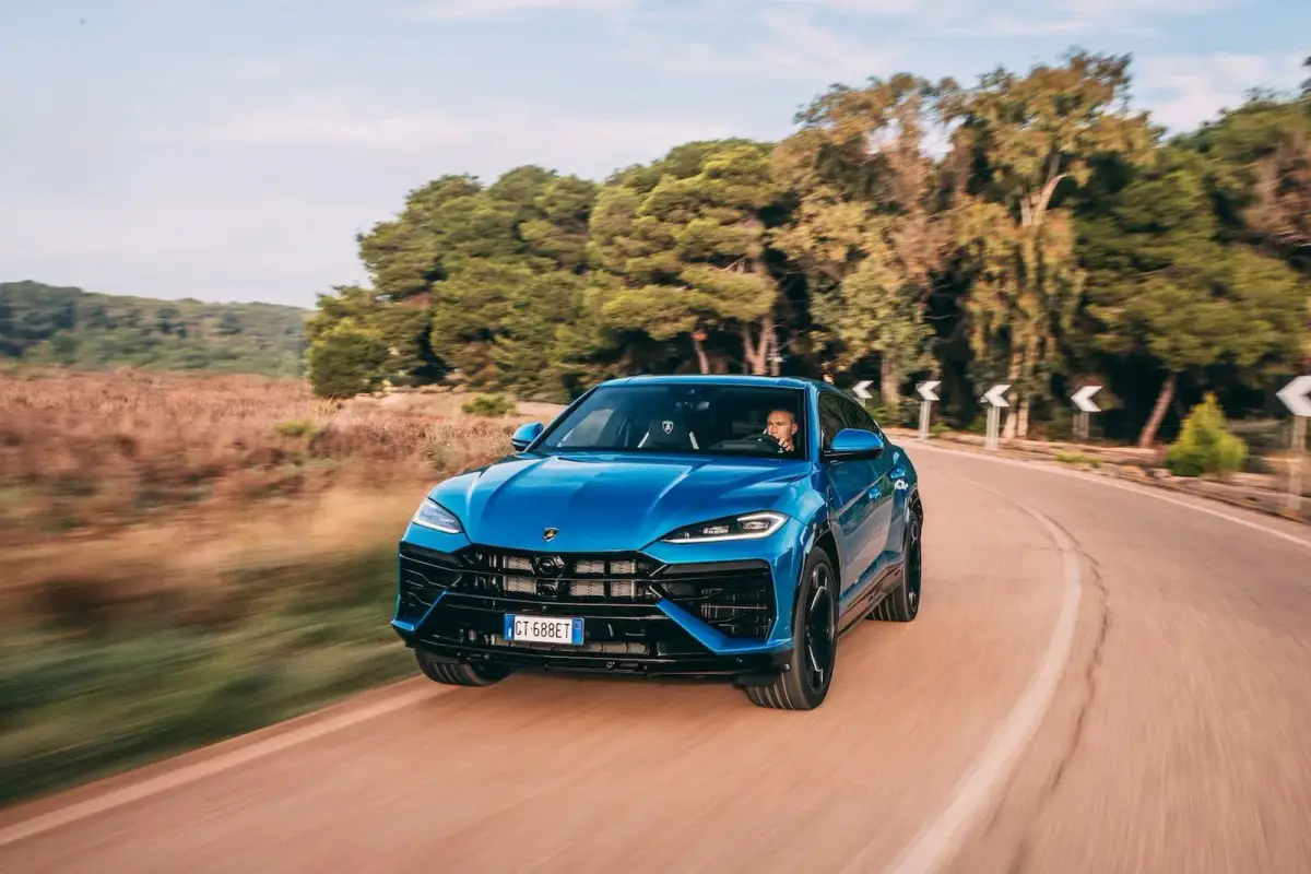 Lamborghini Kunden wollen keine Elektroautos – Warum die Supermarke den Elektrotrend verkennt